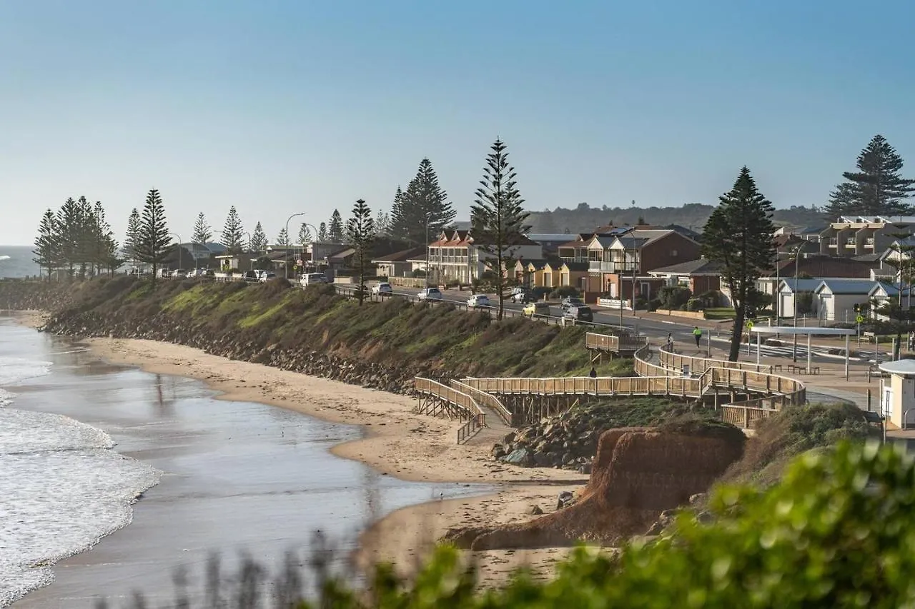 Oceanside At Christies Beach - Contemporary Comfort Adelaide